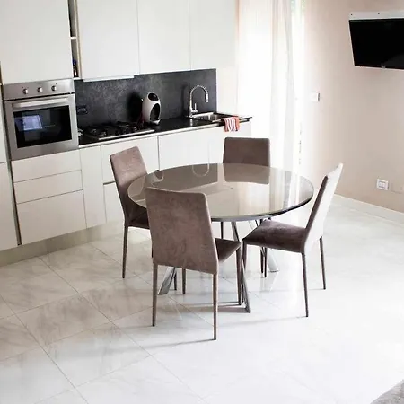 Trilocale In Pieno Centro Lt0244 Алассио