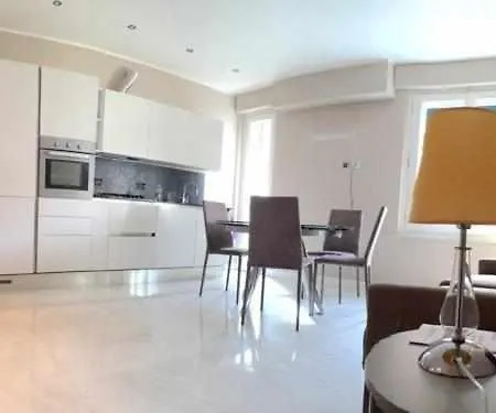 Trilocale In Pieno Centro Lt0244 Αλάσιο